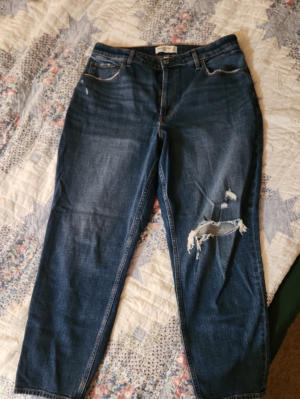 Abercrombie & Fitch Dark Blue Distressed Women’s Jeans